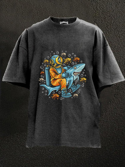 Diver Shark Vacation Washed Men's T-shirt