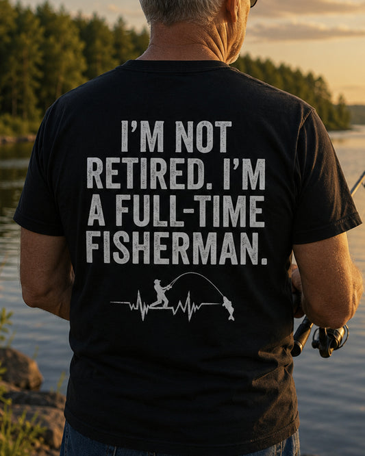I'M NOT RETIRED. I'M A FULL-TIME FISHERMAN Men's T-shirt